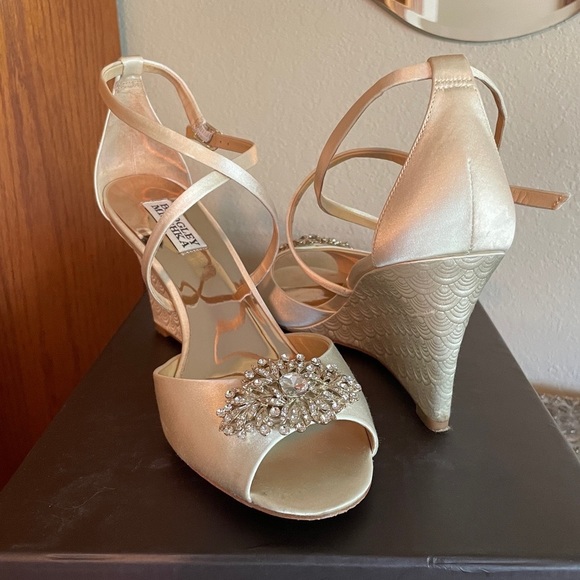 Badgley Mischka Abigail ivory satin open toe strapy wedge evening sandals - Picture 1 of 8
